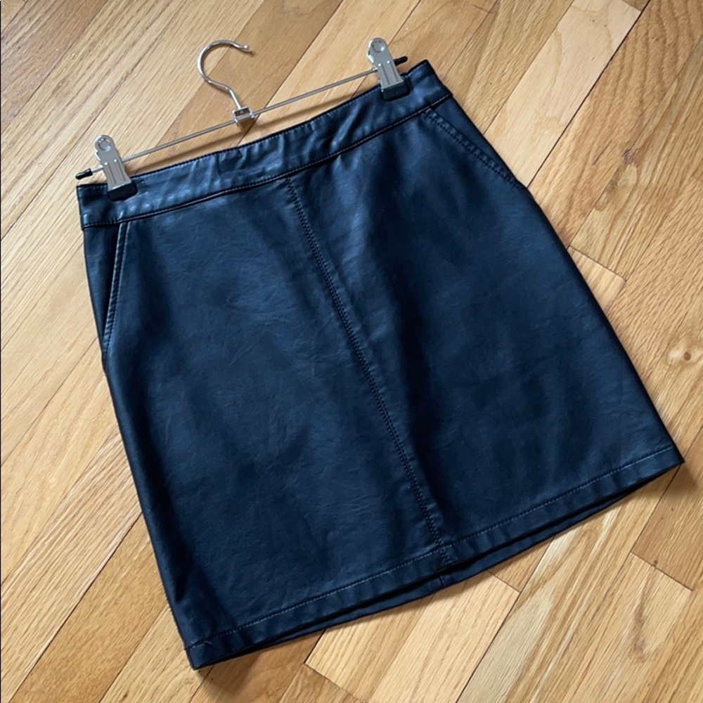 Small black skirt - faux leather